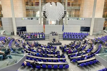 Investitionen: Bundestag beschließt milliardenschweres Sofortprogramm