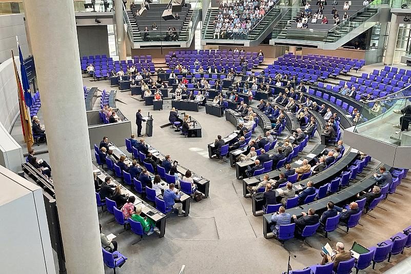 AfD bringt NGO-Gesetzentwurf in Bundestag ein – Union lehnt ihn „entschieden ab“