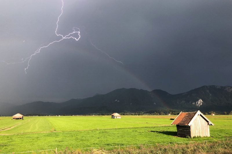 Bei Bergwanderungen sind Gewitter eine besonders große Gefahr. (Symbolbild)