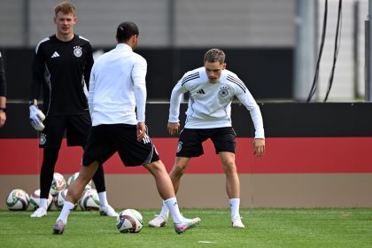 DFB-Team komplett bereit – Neue Rasenstücke in München