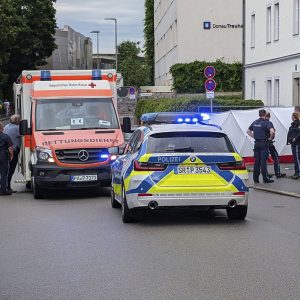 Passau: Auto fährt in Menschengruppe, Fahrer festgenommen – fünf Verletzte