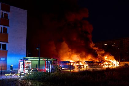 36 Transporter brennen – Staatsschutz ermittelt