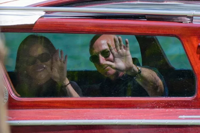 Mit einem Wassertaxi wurde das Hochzeitspaar ins Hotel am Canal Grande gebracht.