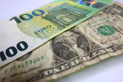 Schwäche des Dollars: Ökonomen fordern Ausgabe gemeinsamer Euro-Anleihen