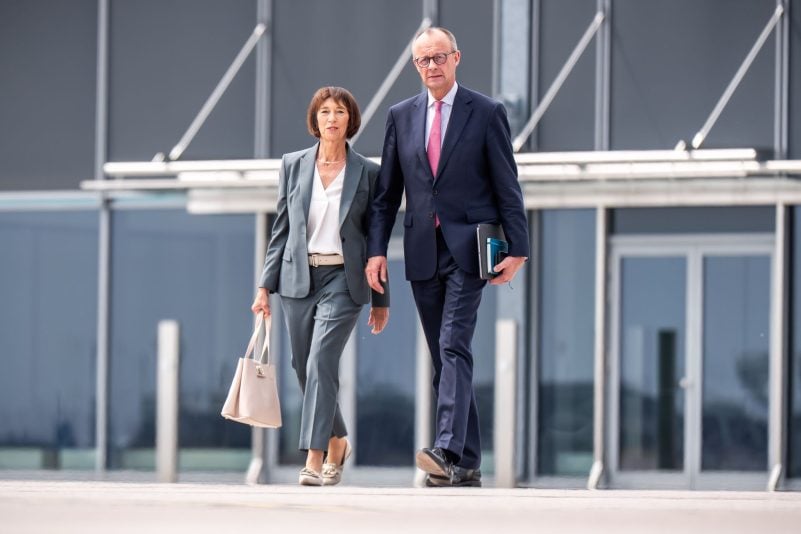 Für Kanzler Merz und seine Frau Charlotte ist es das erste Gipfeltreffen zu zweit.