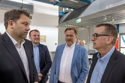 Klingbeil will für Arbeitsplätze bei „grünem Stahl“ kämpfen