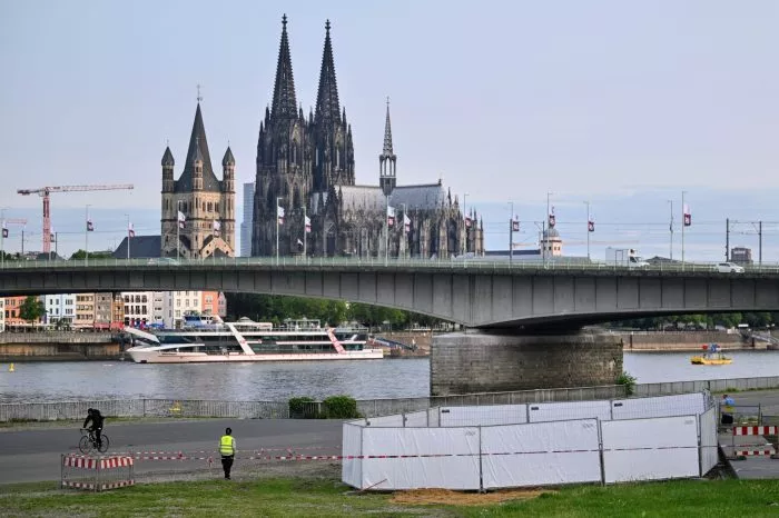 In Köln müssen drei Bomben aus dem Zweiten Weltkrieg entschärft werden - und das verursacht die größte Evakuierungsaktion seit 1945.