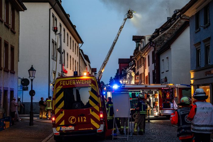 Anwohner sollten Fenster und Türen geschlossen halten.