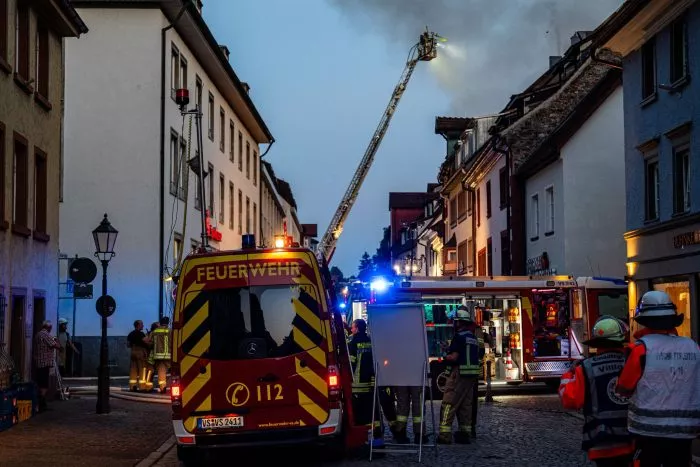 Anwohner sollten Fenster und Türen geschlossen halten.
