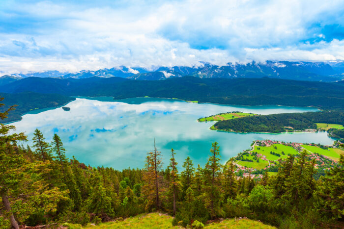 Deutschland und seine versunkene Geschichte: der Walchensee in Bayern