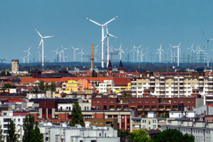 Windkraft spaltet Berlin: Bezirke gegen neue Windräder in Landschaftsschutzgebieten