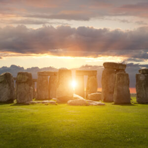 Stonehenge: Ein Monument zwischen Mythen, Ideologie und Wahrheit