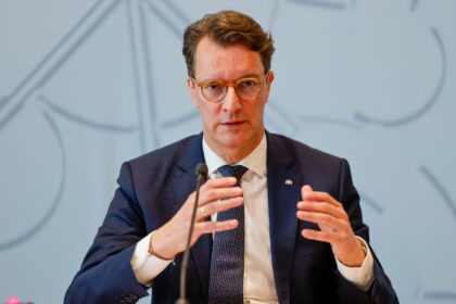 Richterwahl: Wüst wünscht „sachliche und unaufgeregte“ Gespräche