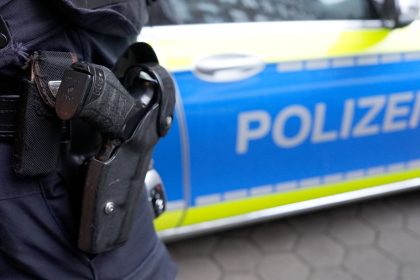 Schwerin: Polizeibeamter bei Einsatz bewusstlos getreten