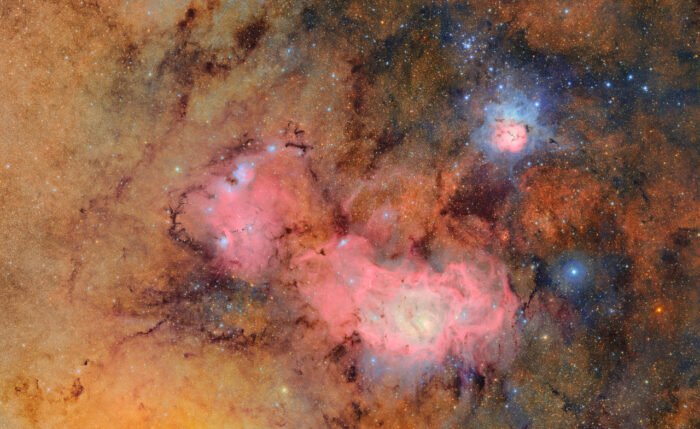 Aufnahme von Trifid- und Lagunennebel durch das neue Observatorium