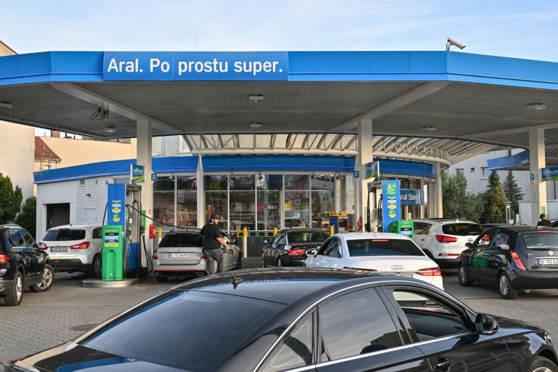 Eine polnische Tankstelle. In der Regel ist der Sprit dort deutlich billiger. (Archivbild)