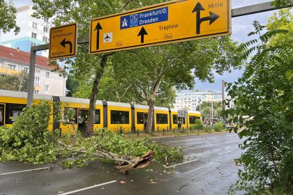 Nach Sturm-Chaos: Bahn-Verkehr in Berlin läuft an – eine Tote und über 500 Feuerwehreinsätze