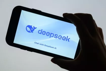 KI Chatbot DeepSeek soll Personendaten nach China übermitteln - Sperrung der App ist im Gespräch