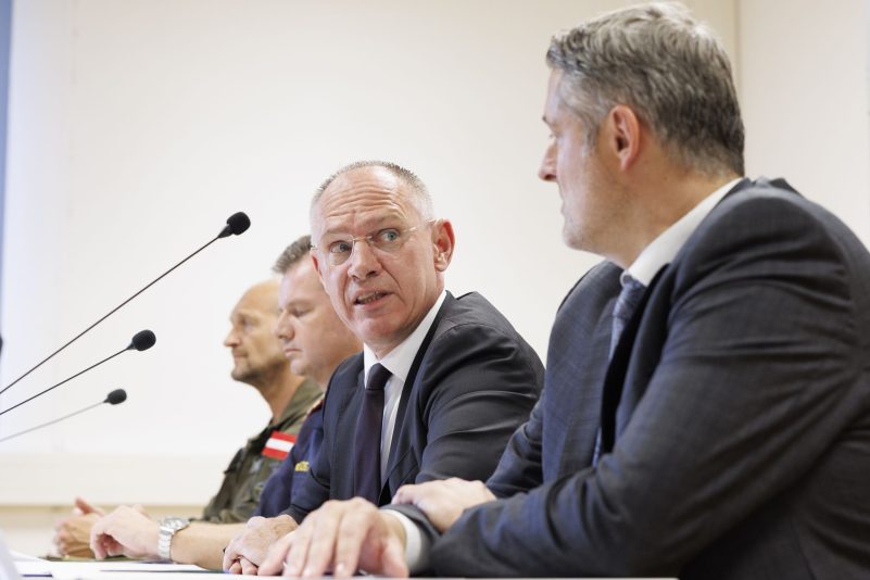 Österreichs Innenminister informierte mit Ermittlern über die bisherigen Erkenntnisse.