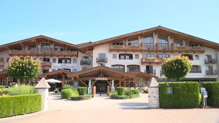 In diesem Hotel hatte er 2021 seinen Geburtstag gefeiert und er soll für die mehrtägige Sause bis vor kurzem nicht bezahlt haben.