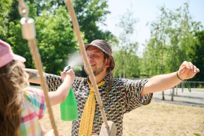 Mit Hut und Wasser: Schutz vor dem Sonnenstich
