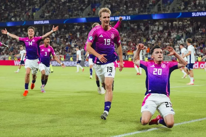 Die U21 jubelt über das 2:2.