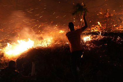 Brandbekämpfer auf Chios: „Mit allen Mitteln angreifen“