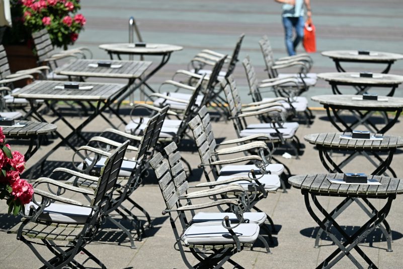 Die Kaufzurückhaltung bekommen die Bierhersteller zu spüren (Archivbild)