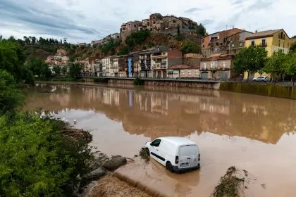 Unwetter in Katalonien: Zwei Vermisste - gesamter Zugverkehr zeitweise gestoppt