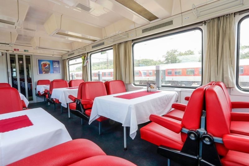 In einigen Eurocity-Verbindungen bleibt der Speisewagen mit frisch zubereiteten Gerichten vorerst erhalten. (Archivbild)