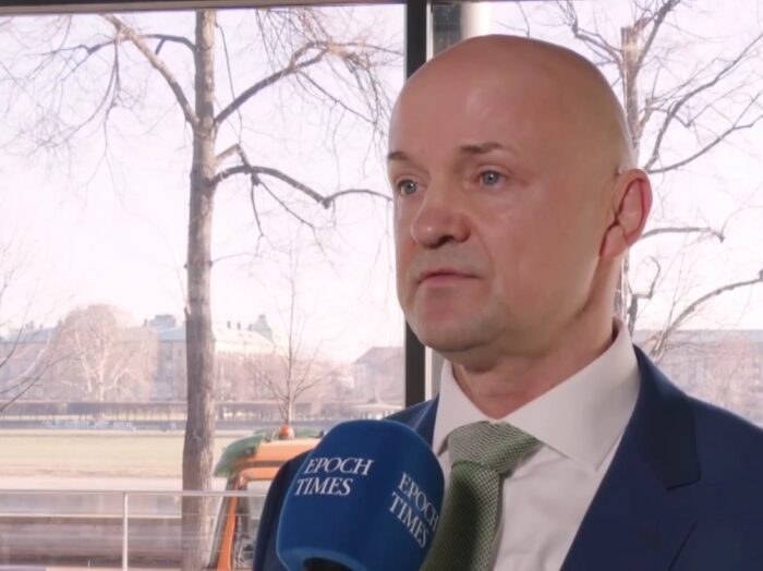 André Wendt (AfD) bekleidet im sächsischen Untersuchungsausschuss zur Aufarbeitung der Corona-Politik das Amt des stellvertretenden Vorsitzenden. Foto: Bildschirmfoto/Epoch Times