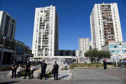 Jugendliche müssen zu Hause bleiben: nächtliche Ausgangssperre in Nîmes