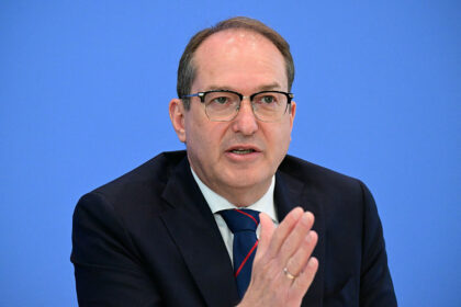 Dobrindt kündigt Vorratsdatenspeicherung an – Praxis seit Jahren umstritten