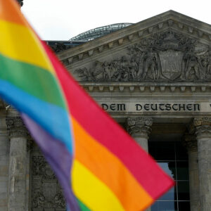 Bundestagspolizei im Einsatz: Abgeordnete müssen Regenbogenfahnen entfernen