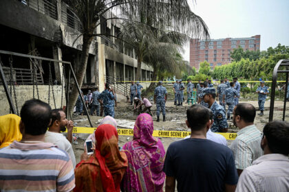 Militärjet stürzt in Schule in Bangladesch: Mindestens 31 Tote, darunter 25 Kinder