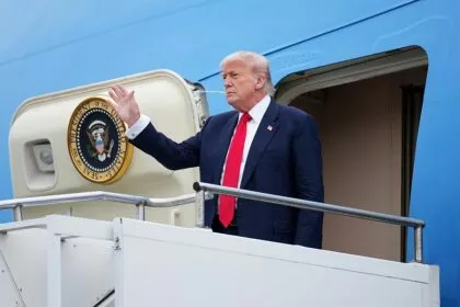 US-Präsident Trump zu fünftägigem Besuch in Schottland eingetroffen