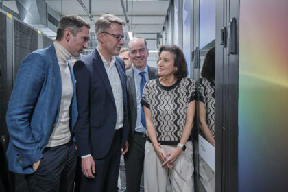 Deutscher Supercomputer rechnet mit Licht – 100-mal schneller als bisher
