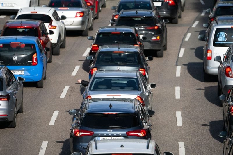 Die Menschen in Deutschland sind vergangenes Jahr wieder weiter mit ihren Autos gefahren. (Archivbild)