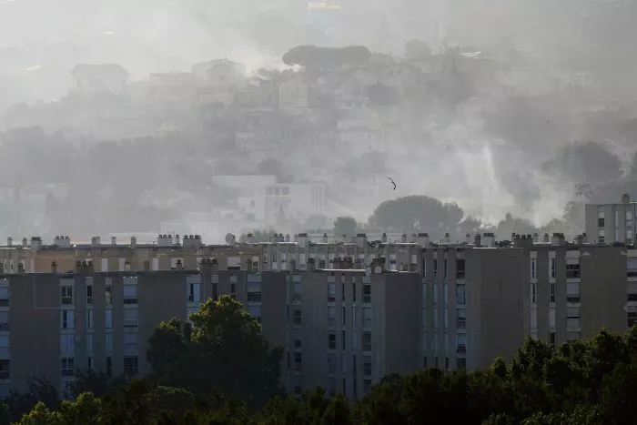 Der riesige Brand bei Marseille versetzte die Einwohner in Schrecken.