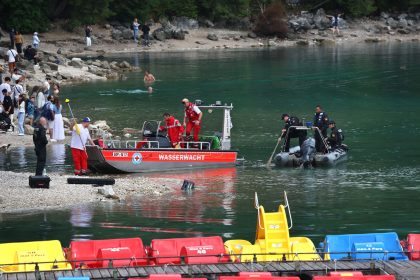 Tretbootunglück auf Eibsee: Vater und Sohn weiter vermisst