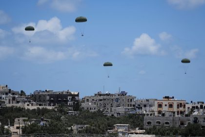 Bundeswehr hat mit Abwurf von Hilfsgütern über dem Gazastreifen begonnen