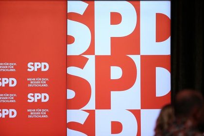 Hakenkreuz-Skandal: SPD fordert kompletten Rücktritt von Born