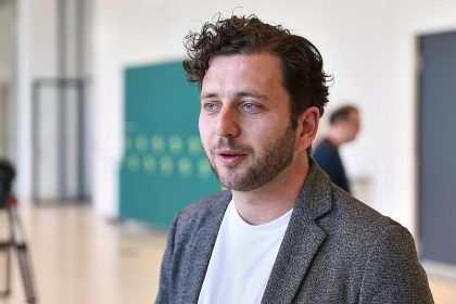Deutschland „zu abstrakt“ zum Lieben: Grünen-Sprecher Banaszak löst Patriotismus-Debatte aus
