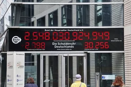 Staatliche Pro-Kopf-Verschuldung steigt über 30.000 Euro