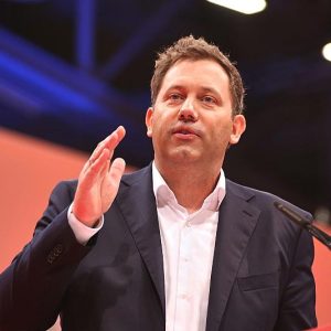 Haushalt 2026 beschlossen: Kritik von Linken, Grünen, AfD und Verbänden