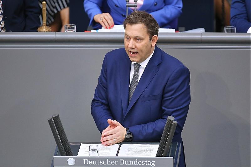 Gesetzentwurf-gegen-Schwarzarbeit-Besch-ftigte-in-Friseursalons-m-ssen-Ausweis-mitf-hren