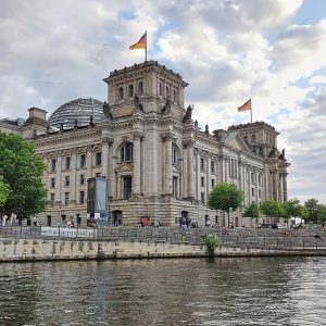 Umfrage: AfD 2 Prozentpunkte vor Union – Regierungskoalition im Rekordtief
