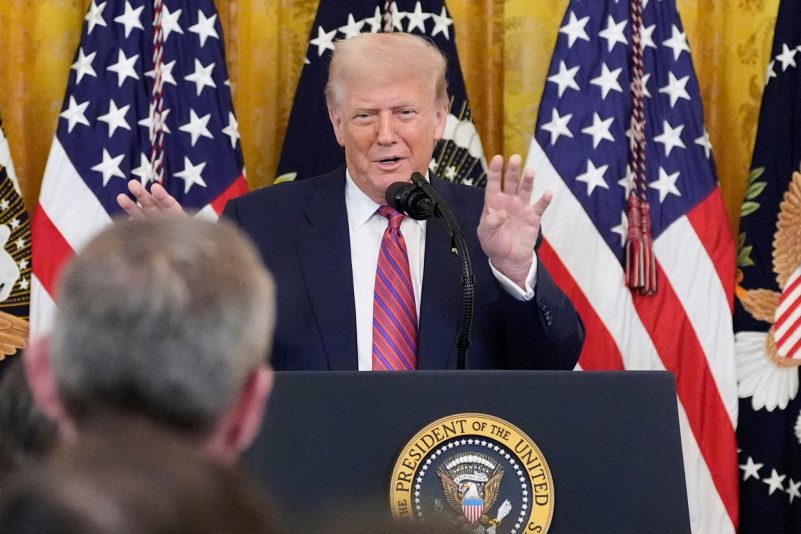 Trump spricht über Geiseln im Gazastreifen.