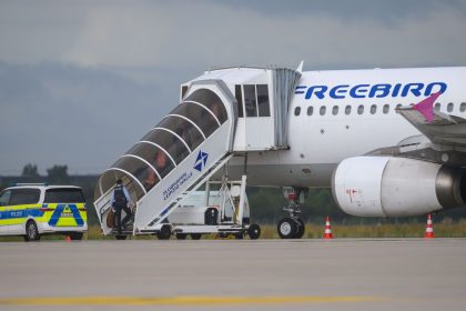 Abschiebeflug in den Irak: 43 ausreisepflichtige Männer zurück in ihre Heimat abgeschoben