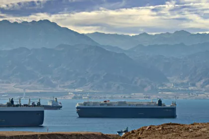 Huthi-Angriff auf Frachtschiff im Roten Meer – Israelische Bodentruppen gehen im Libanon gegen Hisbollah vor